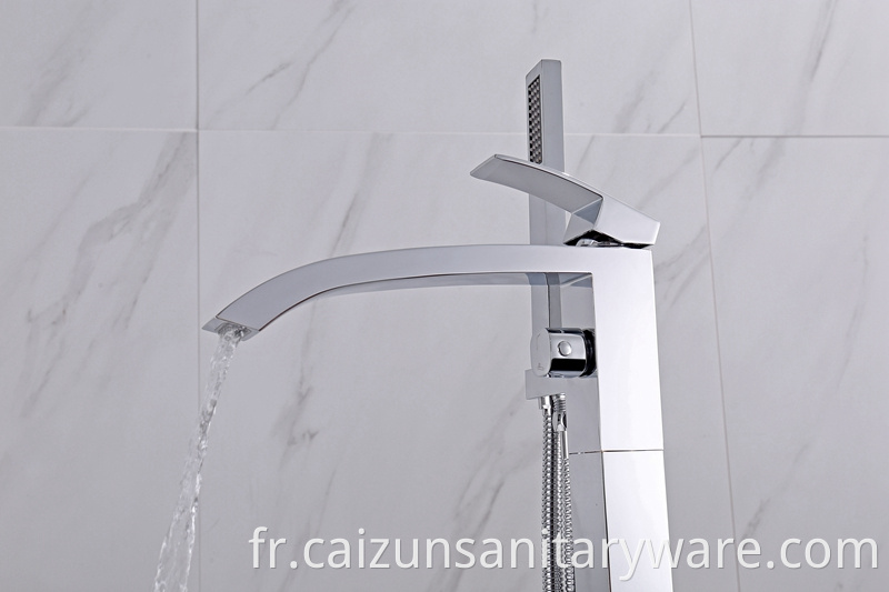 Freestanding Bathtub Faucet In Supporting Chrome